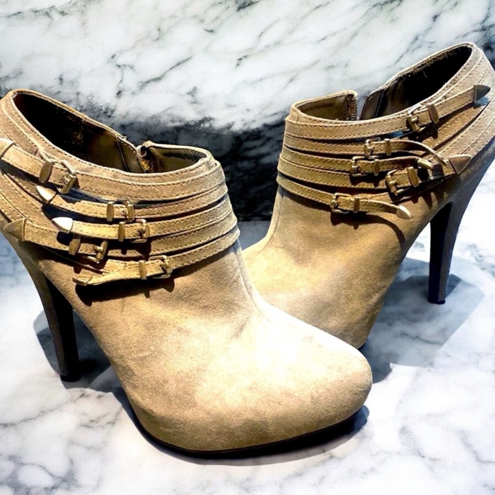 Gorgeous Guess Grey Suede Booties with Metal Detail. Worn once/S 7.5 no flaws.